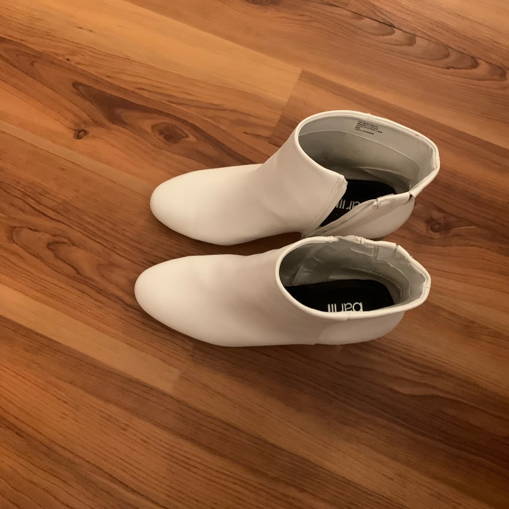 White leather bar lll clear round heels women’s boots.